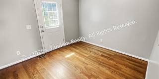 1525 Luton St Gallery 11
