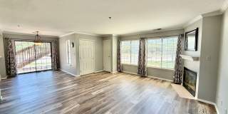 Modern Condo with Fireplace, Garage & Community Pool Modern Condo with Fireplace, Garage & Community Pool Gallery 10