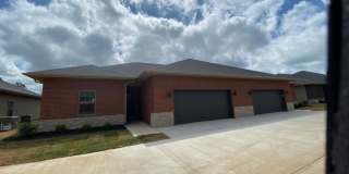 NEW LUXURY 3 BED 2 BATH 2 CAR GARAGE DUPLEX Gallery 1