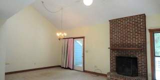 Room in 3 Bedroom Home at Grove Ave Gallery 7