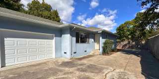 Charming 2-Bedroom Duplex Near Santa Rosa Junior College Gallery 1