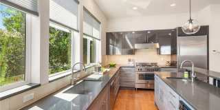 3bd/2.5ba Seattle Home Gallery 5