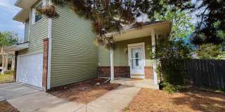 4 bedroom with large backyard Gallery 1