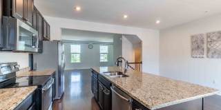 Luxury Townhouse in Stonecliffe of Atwater! Gallery 1