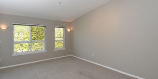 Top Floor 2bed/1.25bath Condo w/Secure Parking Gallery 7