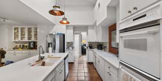 Spacious 4BR/3BA Pool Home in Jacksonville Gallery 5