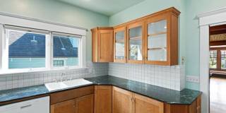 Spacious Ravenna Craftsman! Gallery 14