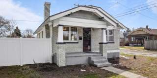 Remodeled 3BR/2BA Brick Bungalow - Fireplace, Finished Basement & Garage Gallery 22