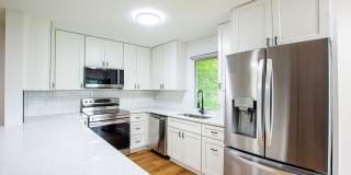 Beautifully Remodeled Modern 5 Bedroom / 3 Bath Home Near Millard North Gallery 6