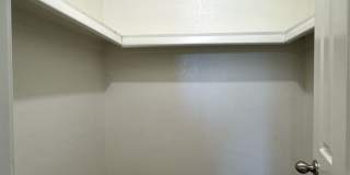 MELROSE DISTRICT CONDO WITH HUGE MOVE-IN SPECIAL – HALF OFF FIRST & SECOND MONTH’S RENT! Gallery 29