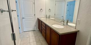 Lake Sawyer - Luxury 3/2.5 Condo Gallery 24