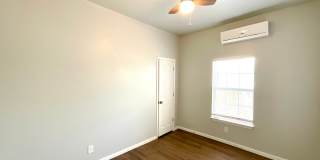 MOVE IN SPECIAL 2 Bedroom Duplex Available Near DOWNTOWN! Gallery 13