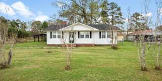 Charming 3-Bedroom Home with Large Fenced Yard in Richmond Hill! Gallery 1