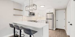 Modern, Tranquil, High-End Apartment in Downtown Downers Grove Gallery 6