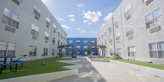 Onyx at 695 Gallery 24