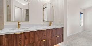 Newly renovated 2-bedroom UTC townhome in the coveted Andria of Renaissance at La Jolla community! Small pet ok! Gallery 25