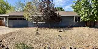 Single-Level 3 BR in NE Bend with large fully-fenced yard Gallery 1