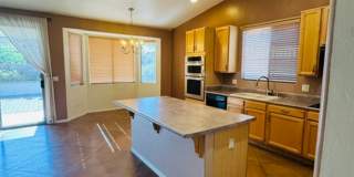 Oro Valley- 4 bedroom/ 2 bathroom home Gallery 1