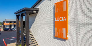 Lucia Gallery 11