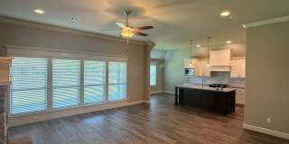 Fantastic 3 Bed 2 Bath with 3 Car Garage Gallery 3