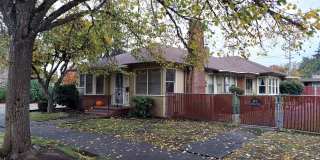 2 Bed, 1 Bath Home in the Heart of Salem! Gallery 1