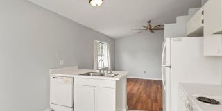 Winter Park 3 bedroom steps to shopping, dining. Gallery 12