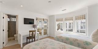 115 Topaz Gallery 21