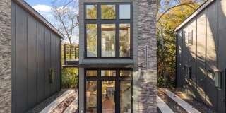 521 Washington Street Gallery 1