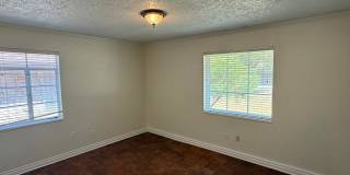 Gorgeous 3 Bed 1 Bath in The Village Gallery 6