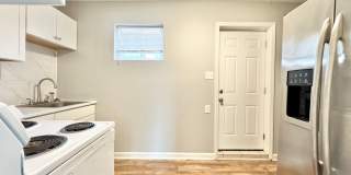 Newly Renovated One Bedroom Duplex - Move In Special! Gallery 9