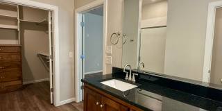 Large 3 Bed, 2 Bath in Beautifully Well-Maintained Neighborhood Gallery 12