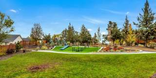 Beautiful townhome in Empire Crossing with mountain views! Beautiful townhome in Empire Crossing with mountain views! Gallery 7