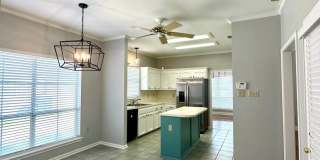 3BD/2BA House Off Perkins between Bluebonnet and Siegen. Gallery 31
