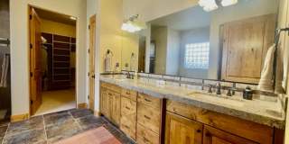 Beautiful Home in an Exclusive Gated Community Gallery 15