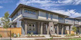 Spacious 4BR Duplex w/High End finishes on Quiet Street! Gallery 1