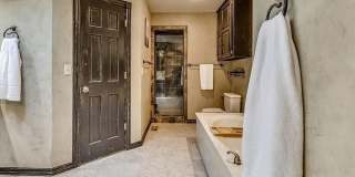 Massive 4BD/3BTH and 2 Car garage Home! Minutes from I-35 Gallery 17