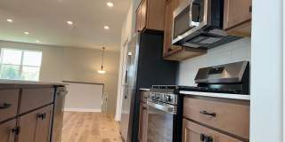 Rare Rogers 3 bed brand new town house for lease!!! Rare Rogers 3 bed brand new town house for lease!!! Gallery 5