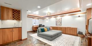 2 BDR Gorgeous Updated Townhome with Huge Garden Gallery 25