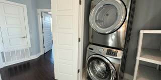 Great, modern 2 bedroom 2.5 bath available in South Austin! Gallery 22