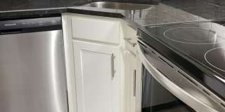 Newly Remodeled 1 Bedroom Apartment, Walk to Campus! Gallery 1