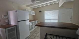 Adorable 2 bed 1 bath Gallery 4