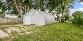 3 Bedroom 1 Bath 2 Stall Detached Garage Gallery 4