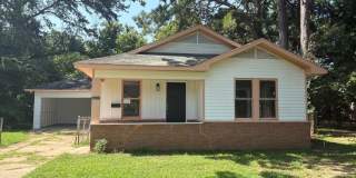 Amazing 4 bedroom/1 bath home with Central Air & Heat! Amazing 4 bedroom/1 bath home with Central Air & Heat! Gallery 1