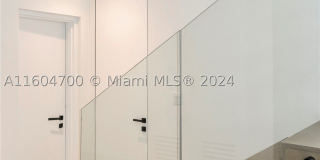 345 W 46th St Gallery 21