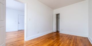 7800 S Kingston-South Shore Apartments Gallery 8