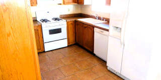 Nice Single Level Northeast Duplex With Refrigerated Air Located In Quiet Neighborhood Gallery 14