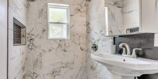 217 E Daws Street Gallery 12