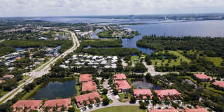 Serene Lakefront Living at Moody River Estates in NORTH FORT MYERS– Your Dream Home Awaits! 2BED+DEN/2BATH.FULLY FURNISHED Gallery 4