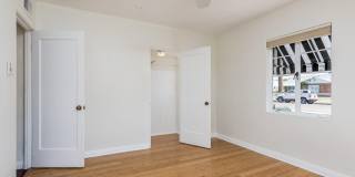 2010 North 16th Avenue Gallery 19