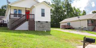 Charming 4 bedroom, 2 bathroom home in Greensboro w lake front views Gallery 3